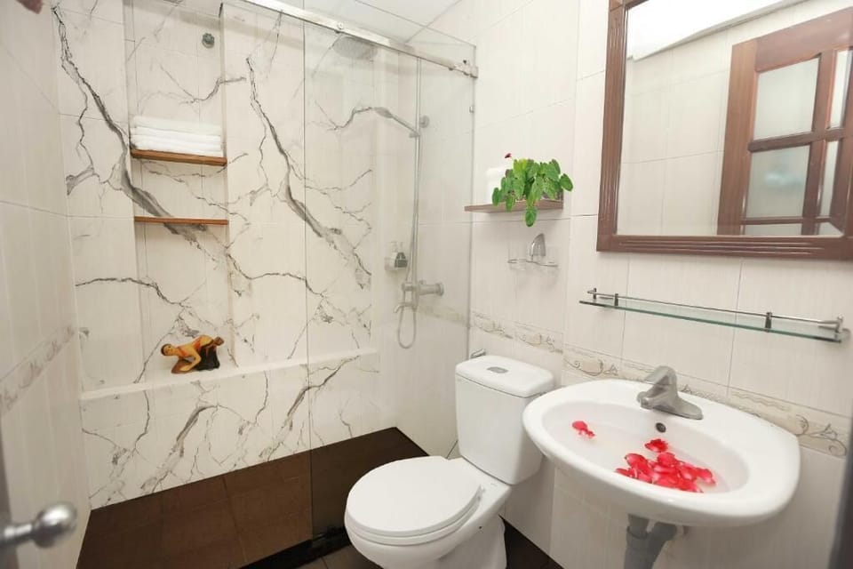 Superior Double Room | Bathroom | Slippers, bidet