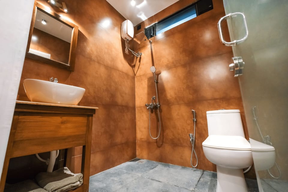 Twin Room | Bathroom | Shower, slippers, towels, soap