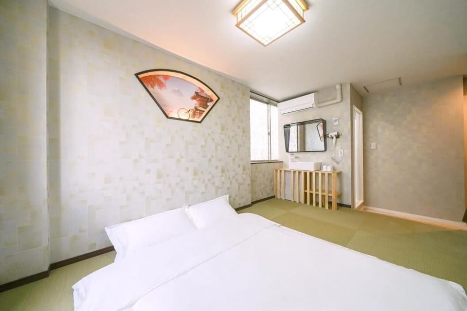 Premium bedding, soundproofing, free WiFi, bed sheets
