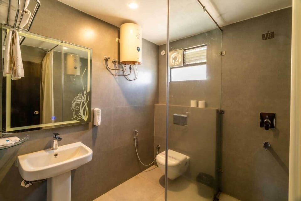 Superior Double Room, Resort View | Bathroom | Towels, toilet paper