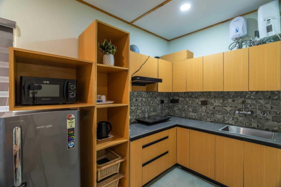 Suite, Kitchenette, Mountain View | Private kitchen