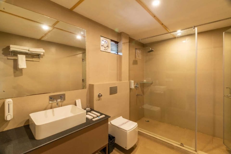Family Room, Mountain View | Bathroom | Towels, toilet paper