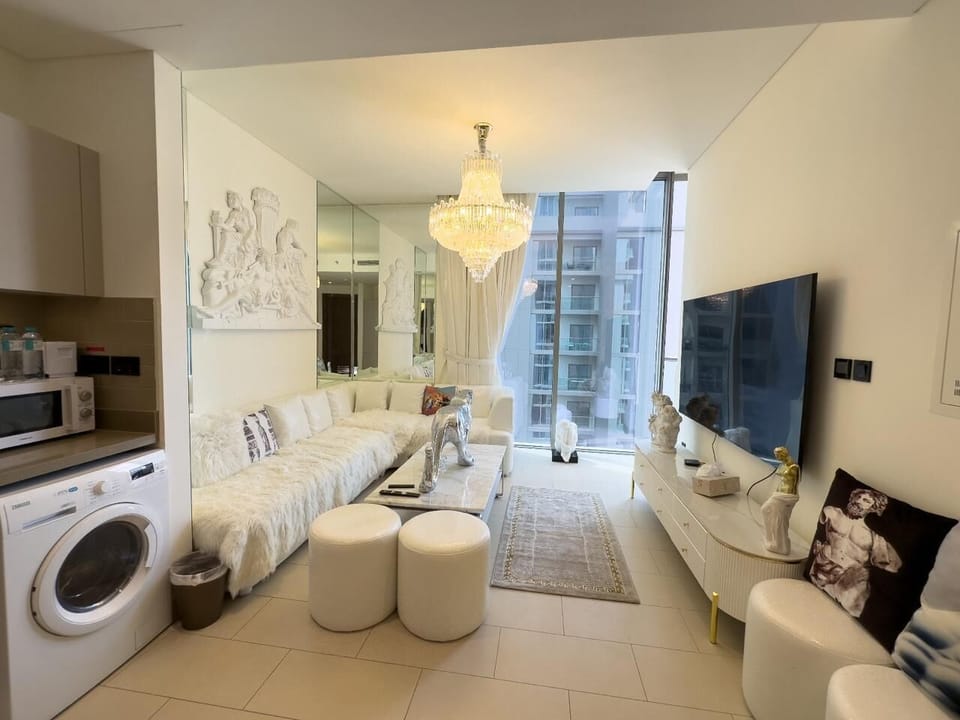 Luxury Apartment, City View | Interior