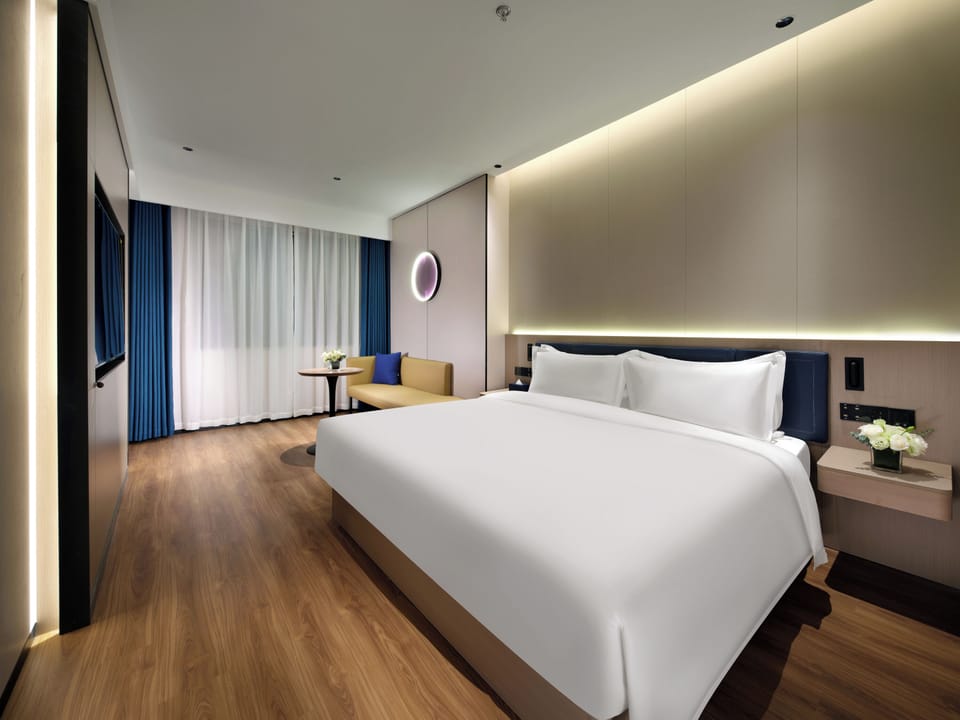 Zhenxuan Quiet King Room | Down comforters, desk, laptop workspace, free WiFi