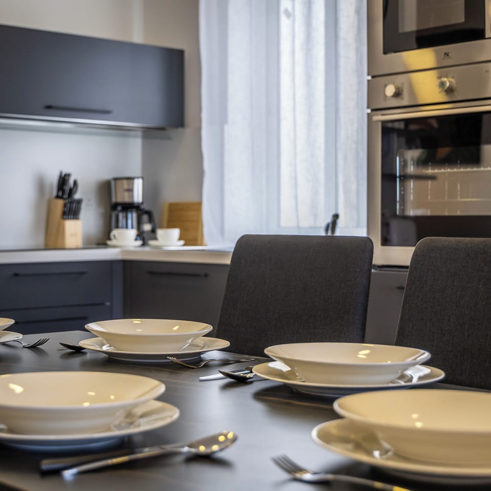 Penthouse, Kitchen, City View | Private kitchen