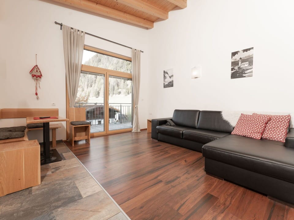 Flooring, Floor, Wood Flooring, Wood, Interior Design, Furniture, Living Room, Couch, Laminate Flooring, Room