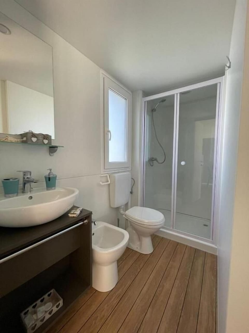 Premium Mobile Home | Bathroom | Shower, free toiletries, hair dryer, soap