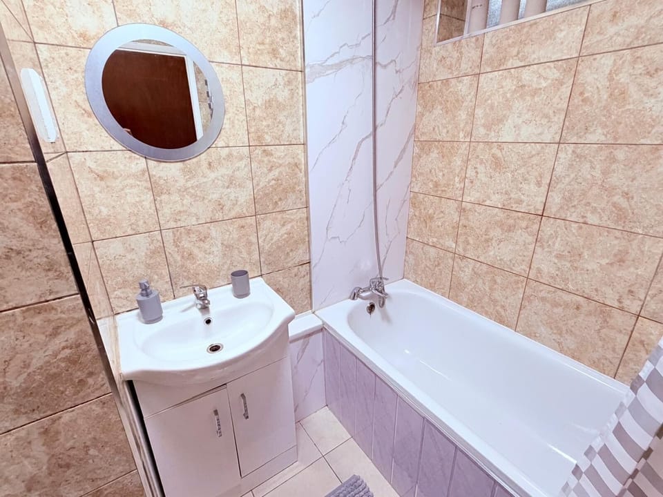 Shower, towels