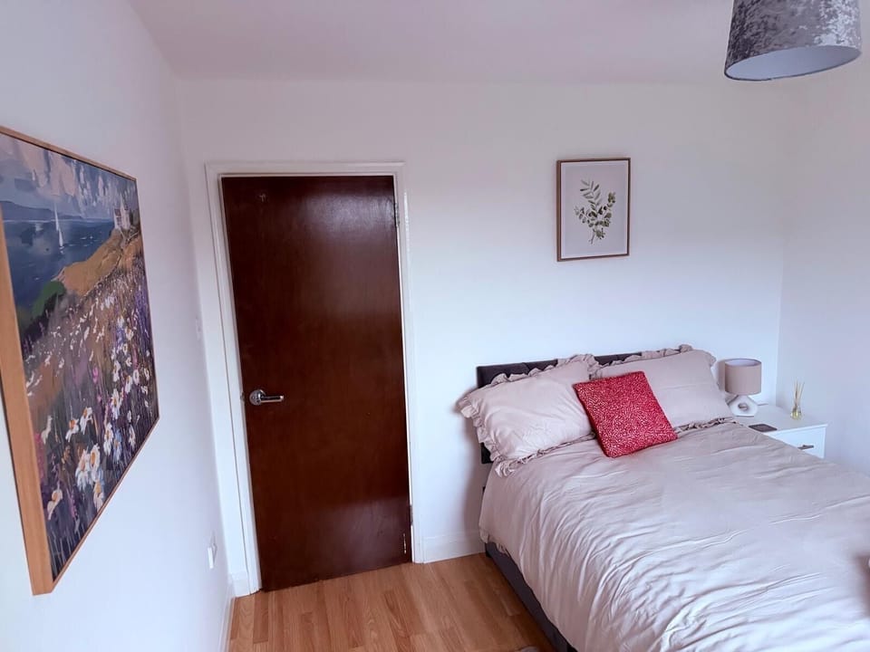 2 bedrooms, soundproofing, free WiFi, bed sheets
