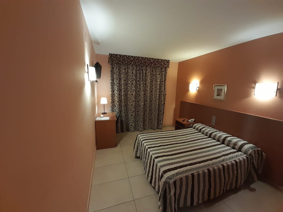 Classic Double Room | Desk, laptop workspace, free WiFi