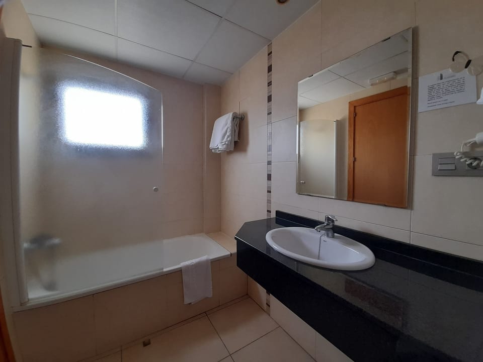 Classic Double Room | Bathroom | Hair dryer, towels, soap, shampoo