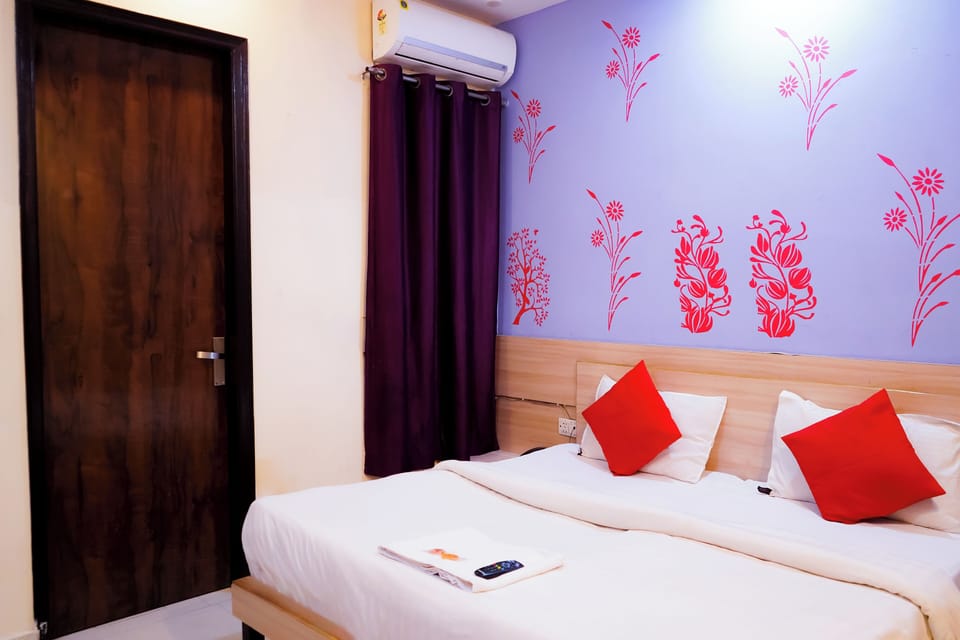 Deluxe Double Room, Balcony | Desk, free WiFi, bed sheets
