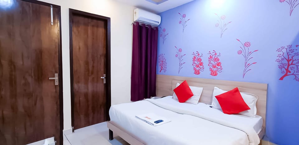 Deluxe Double Room, Balcony | Desk, free WiFi, bed sheets