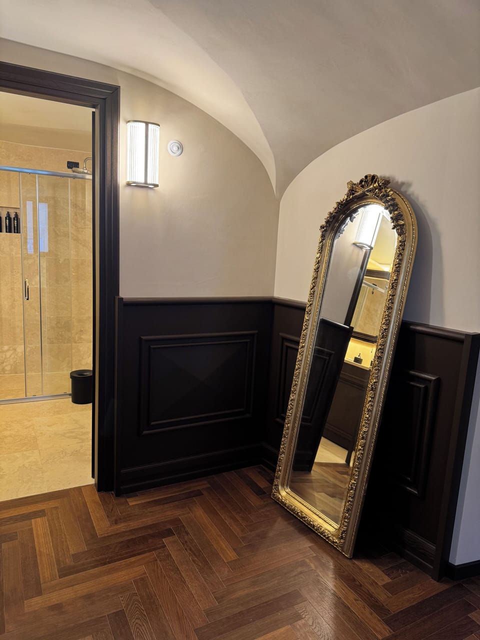 Luxury Apartment Gambirasi | Bathroom | Shower, free toiletries, hair dryer, bathrobes