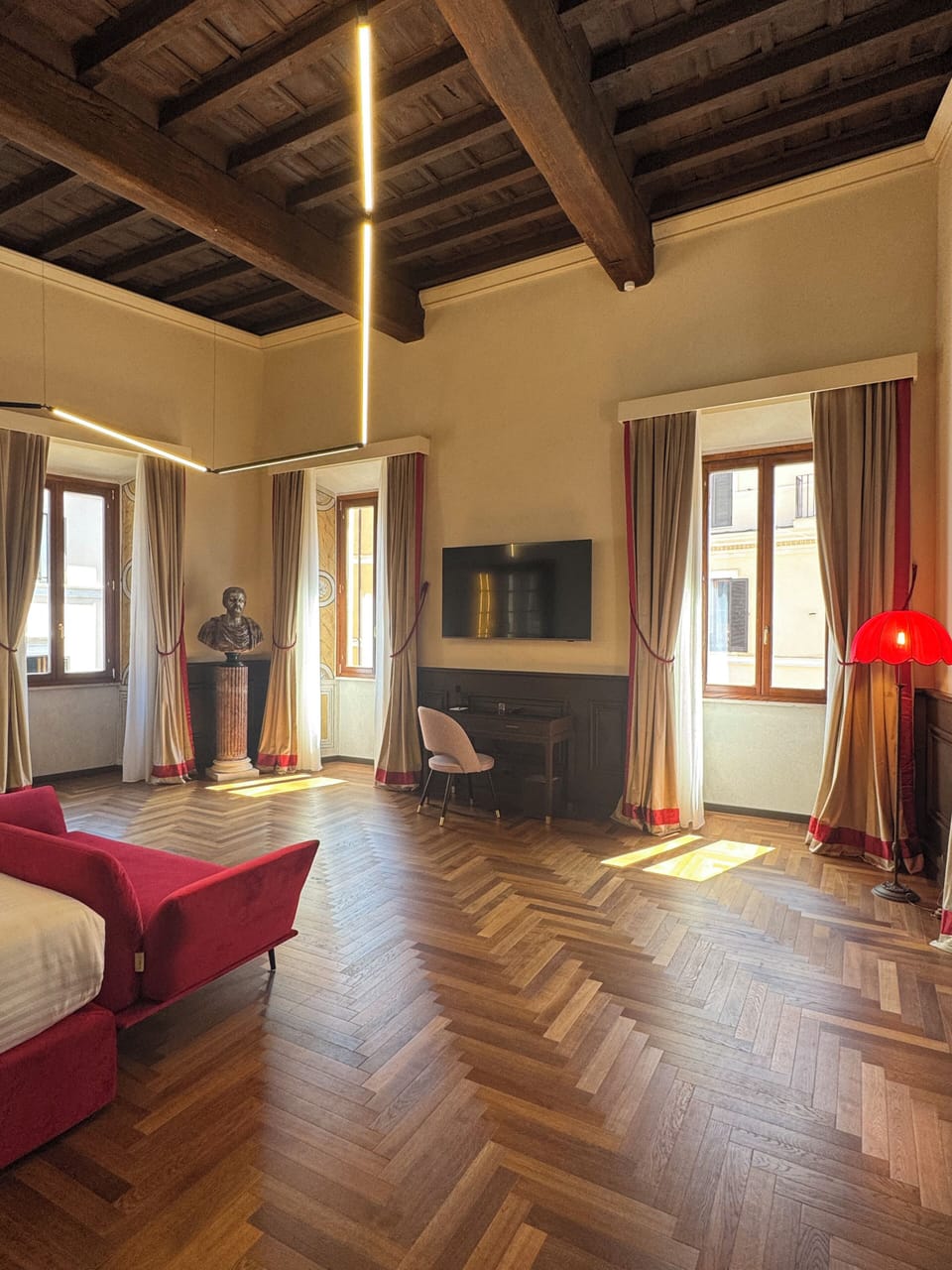 Navona Suite | Minibar, in-room safe, desk, WiFi (free)