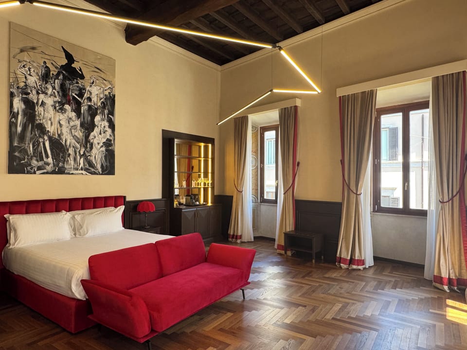 Navona Suite | Minibar, in-room safe, desk, WiFi (free)