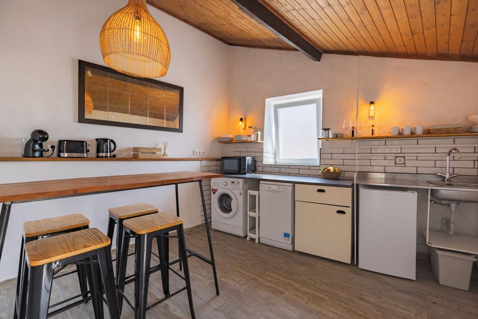Classic Townhome, Garden View | Private kitchen | Mini-fridge, microwave, oven, stovetop