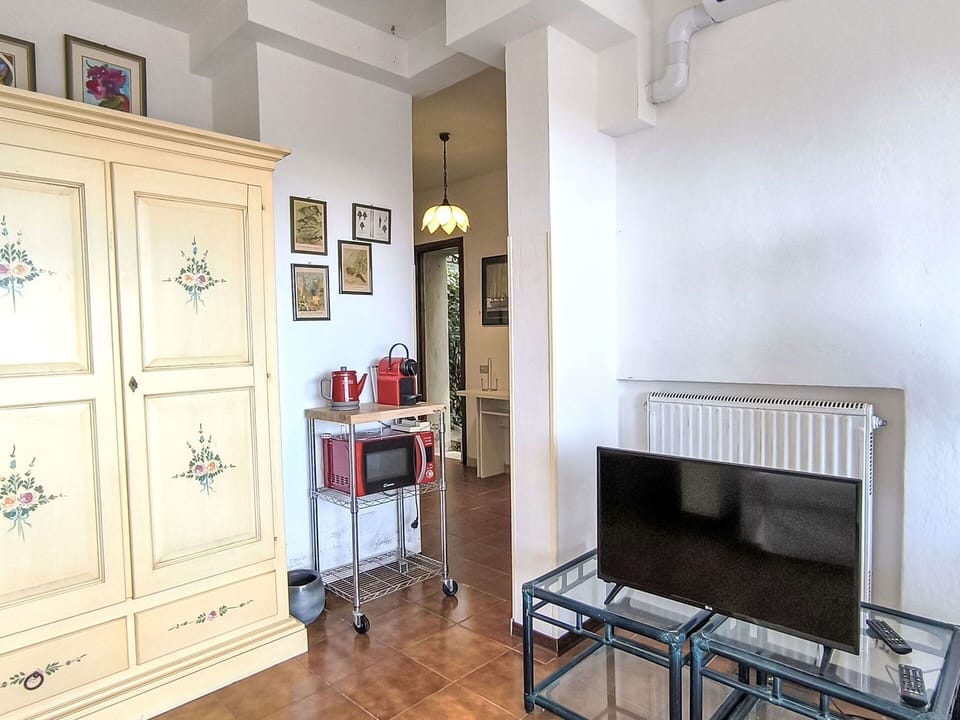 Furniture, Interior Design, Flooring, Wall, Floor, Wood, Room, Lighting, Ceiling, Cabinetry