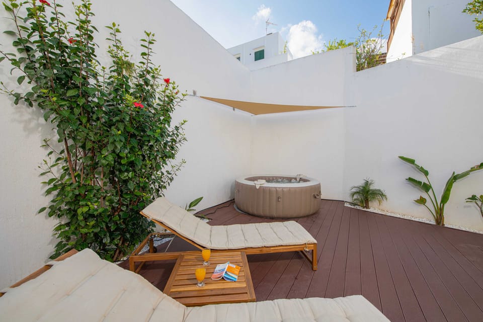 Outdoor spa tub