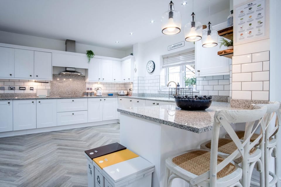 Microwave, oven, highchair