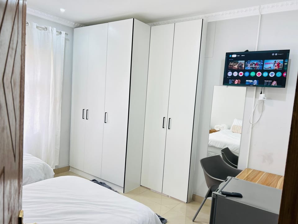 Comfort Single Room | In-room safe, desk, laptop workspace, WiFi (free)