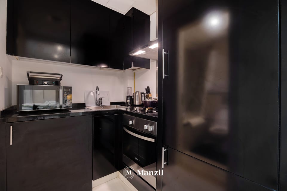 Luxury Studio, City View | Private kitchen
