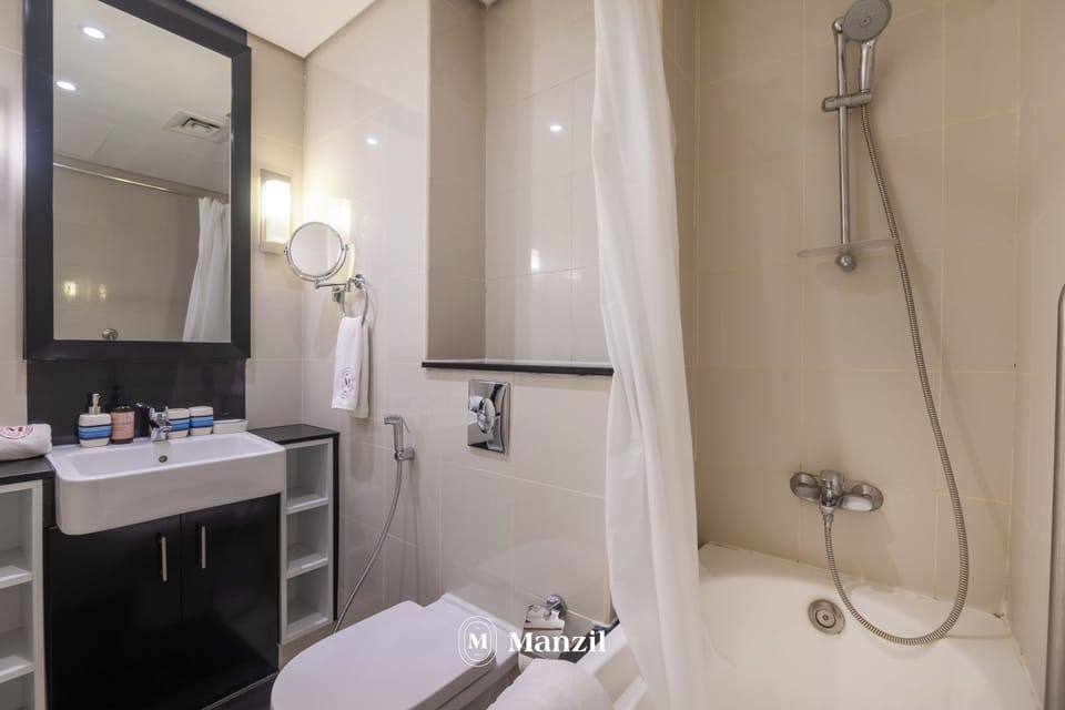 Luxury Studio, City View | Bathroom