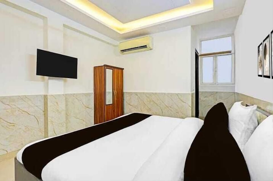 Deluxe Double Room, Balcony | Desk, free WiFi, bed sheets