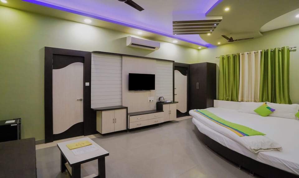 Luxury Suite | Desk, free WiFi