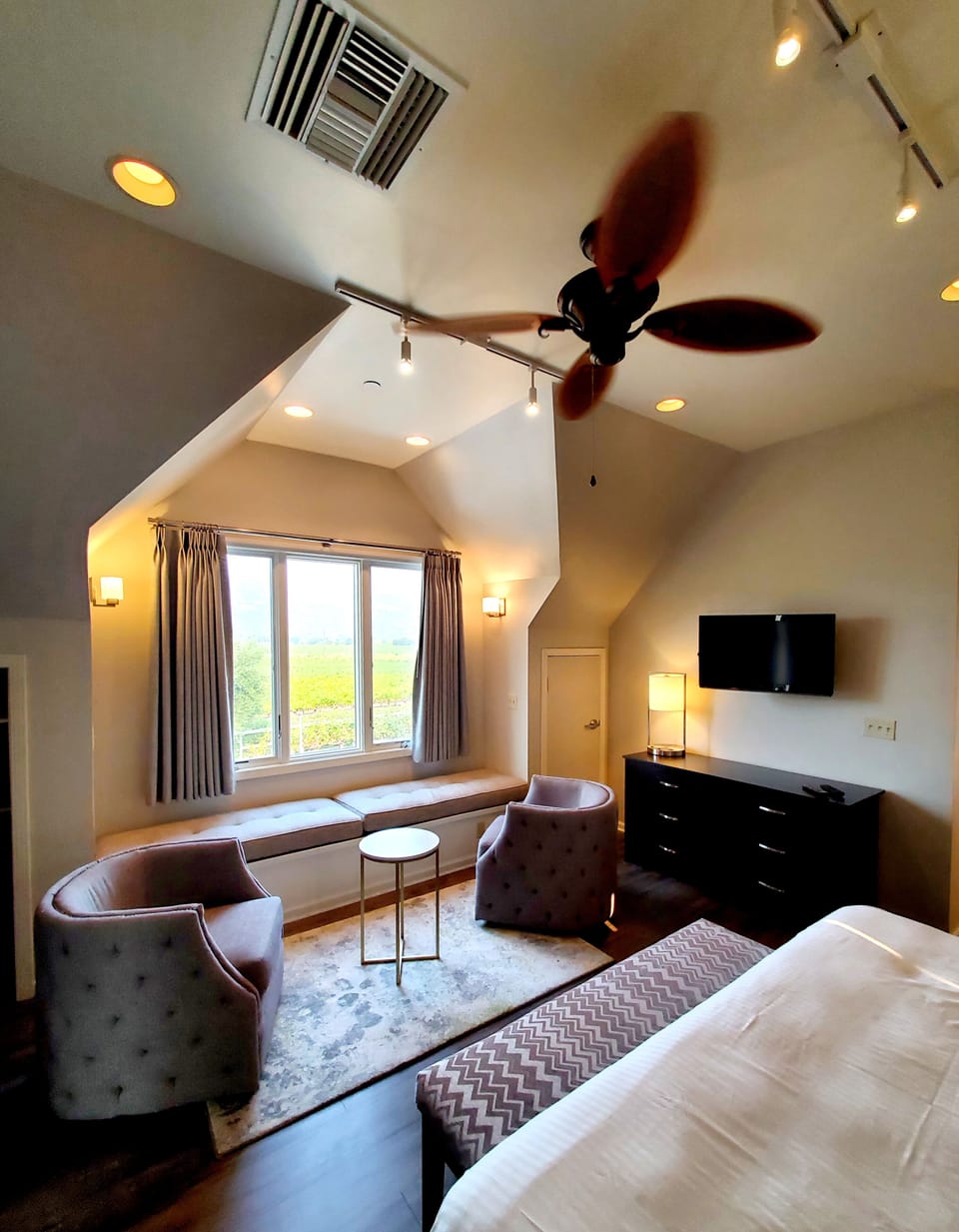 Suite (King Suite) | Living area | 50-inch TV with cable channels