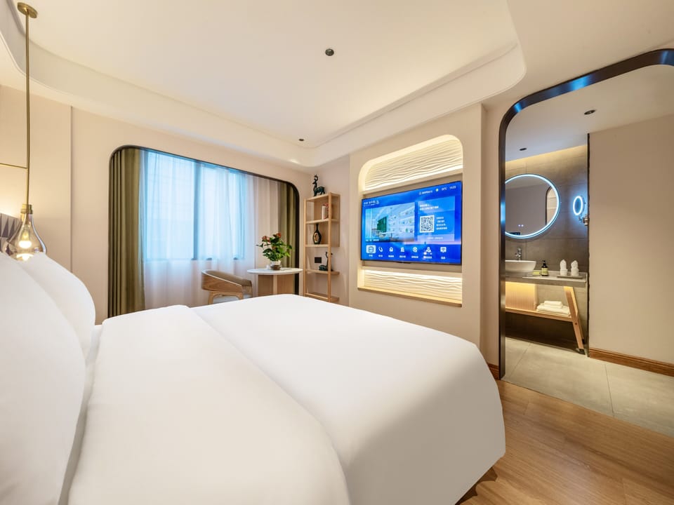 Basic Single Room, 1 Twin Bed | Bathroom | Shower, free toiletries, hair dryer, towels