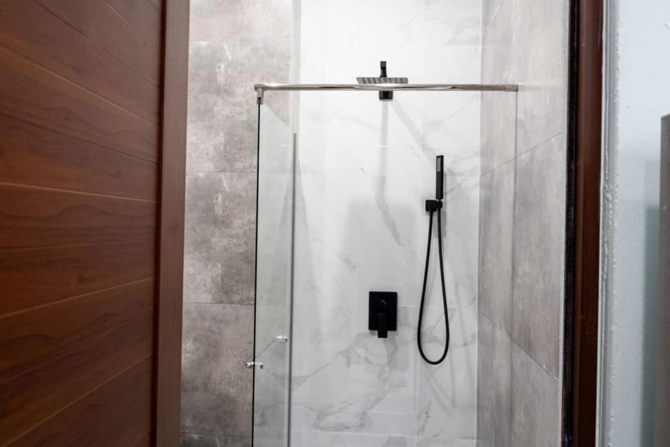 Apartment, 2 Bedrooms | Bathroom | Free toiletries, towels, soap, shampoo
