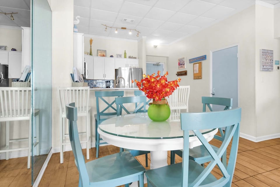 Seating for four at the dining table