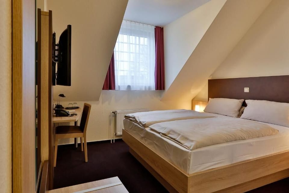 Standard Double Room, City View | Desk, laptop workspace, soundproofing, free WiFi