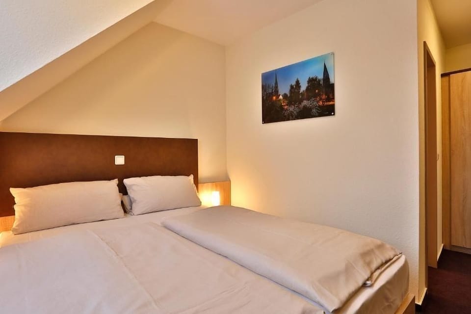 Standard Double Room, City View | Desk, laptop workspace, soundproofing, free WiFi