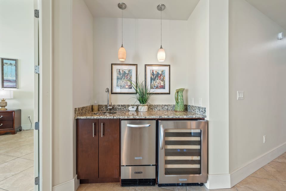 Signature Condo, 3 Bedrooms, Beach View, Beachfront | Interior