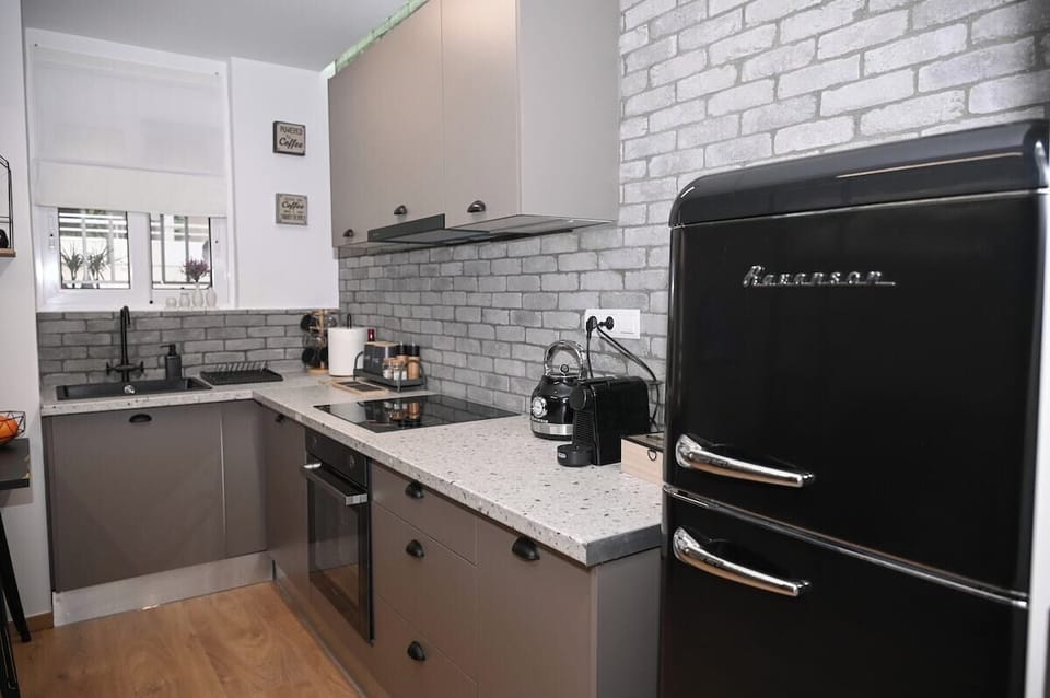 House | 1 bedroom, desk