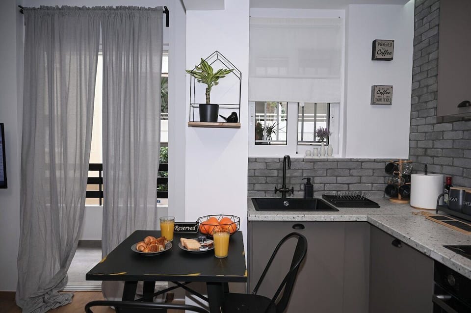 House | 1 bedroom, desk