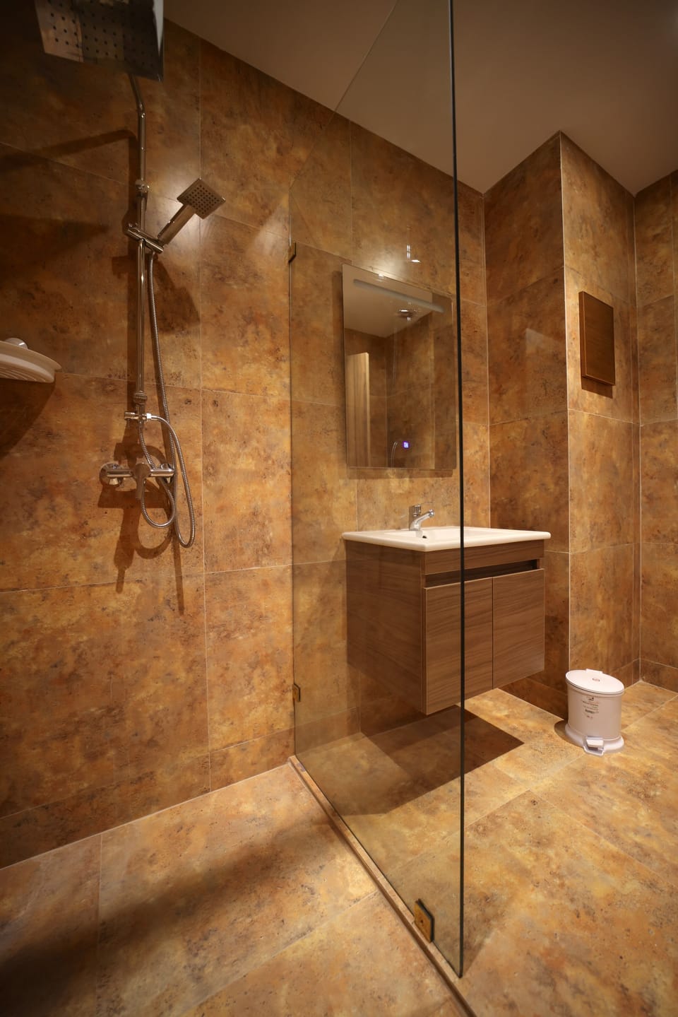 Standard Double Room | Bathroom | Towels, soap, shampoo, toilet paper