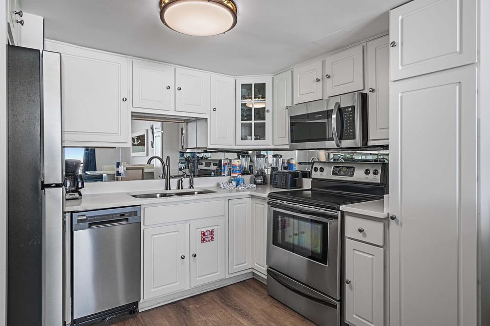 Full kitchen