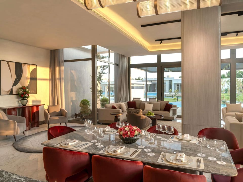Villa Prive | Egyptian cotton sheets, premium bedding, free minibar, in-room safe