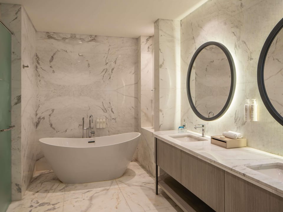 Villa Prive | Egyptian cotton sheets, premium bedding, free minibar, in-room safe