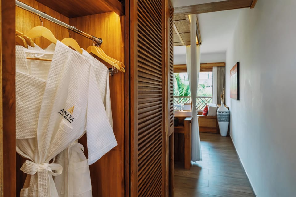 Deluxe Room, Balcony, Garden View | Minibar, in-room safe, cribs (free), WiFi (free)