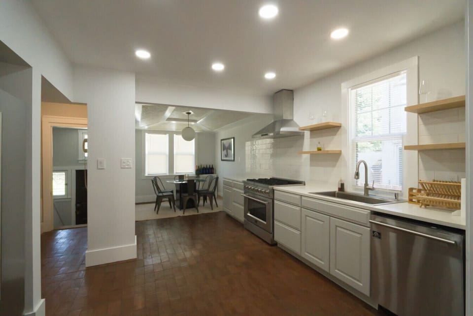 A polished, contemporary kitchen built for real cooking and real comfort.