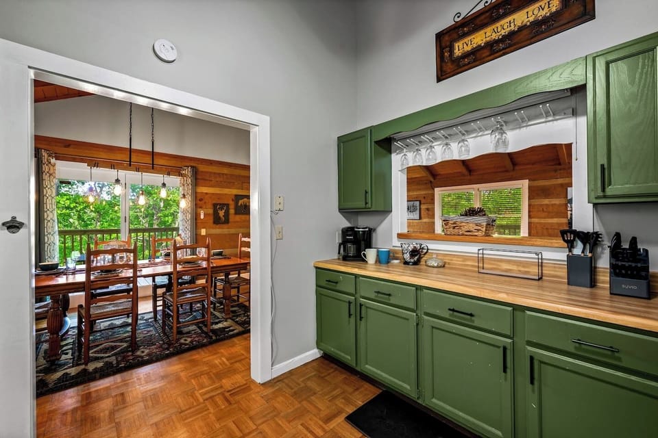 Whether you’re refilling drinks or grabbing dessert, this pass-through window connects the kitchen and dining space for easy flow and connection.