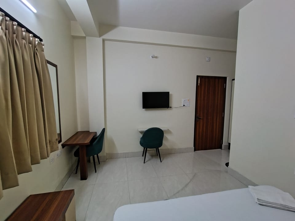 Comfort Double Room | Laptop workspace, free WiFi