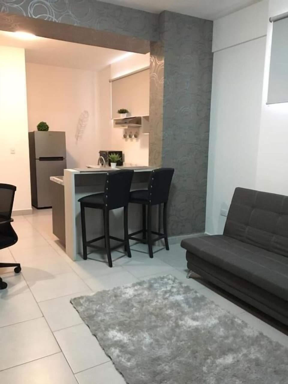 Deluxe Suite | Living area | TV