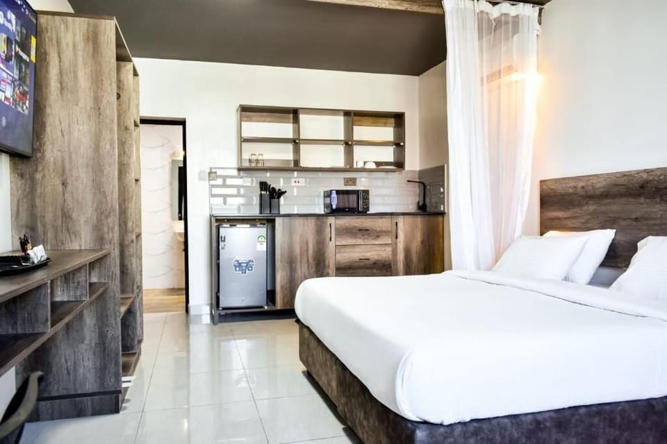 In-room safe, desk, laptop workspace, iron/ironing board