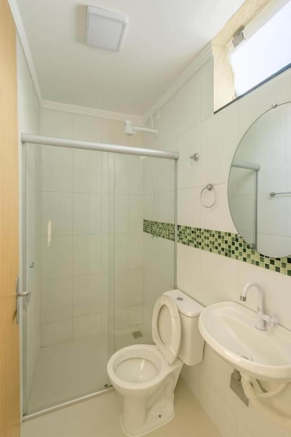 Shower, free toiletries, towels, toilet paper