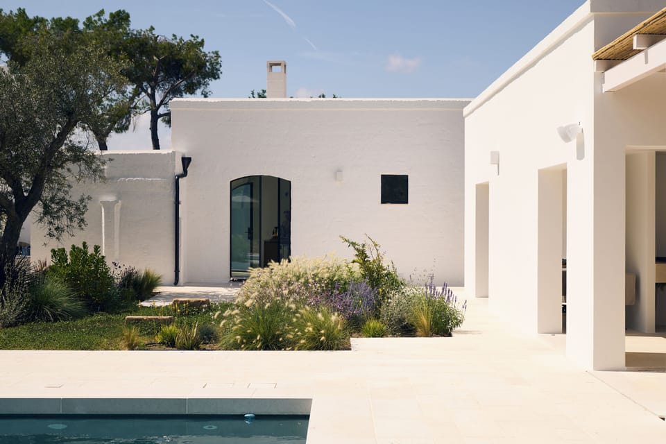 Seasonal outdoor pool, pool umbrellas, sun loungers
